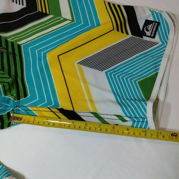 Quick Silver Size 32 Green Yellow Blue Board Shorts - Picture 12 of 12